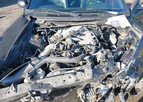 2000 Ford Mustang z USA, uszkodzony, nr VIN 1FAFP4440YF200501